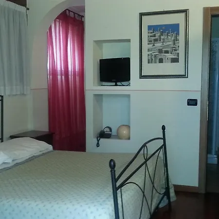 Borgo La Collina فندق بيرودجا